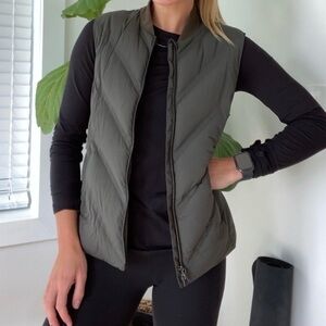 Athleta Inlet Puffer Vest - Women XL in Olive Green